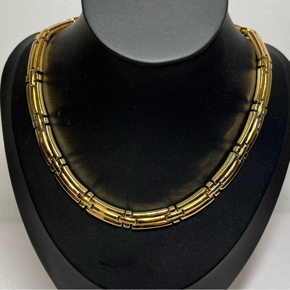 Vintage Gold-tone NINA RICCI Necklace. 15.5”. Unique links.